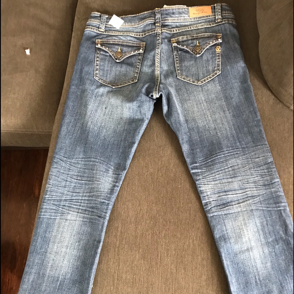 Never worn, tags attached, back pocket bling. Straight leg. Open to offers.